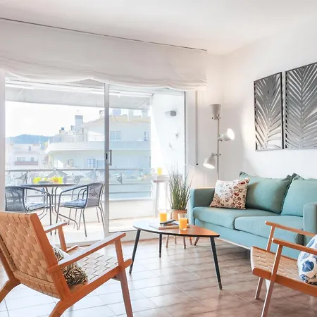 Lets Holidays Commercial Area Apartment
